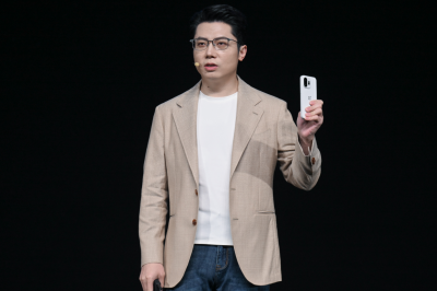 地表最强小屏旗舰！「小屏大魔王」一加 15T售价 4299 元起